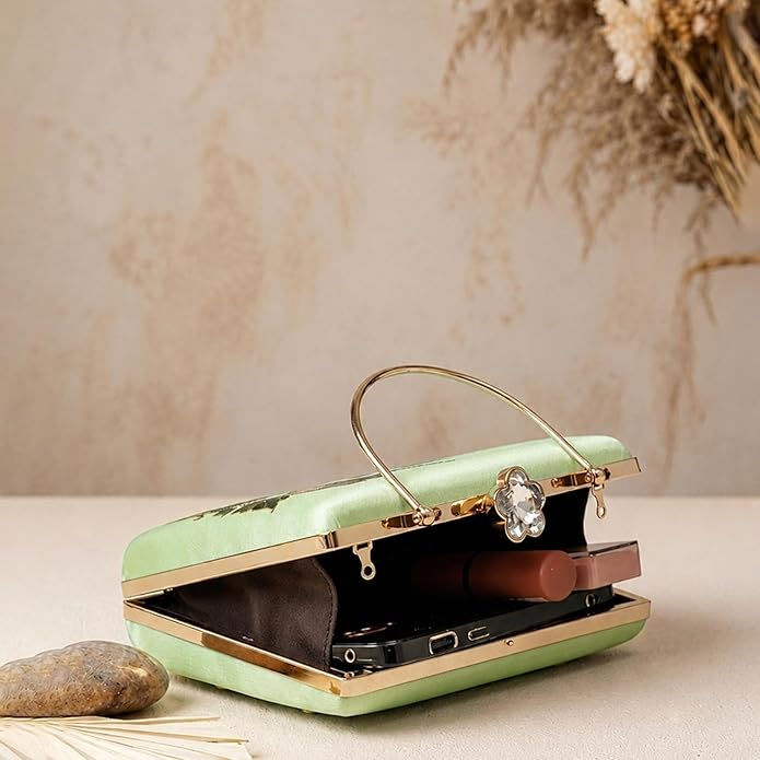 The Gulbahar Embroidered Clutch